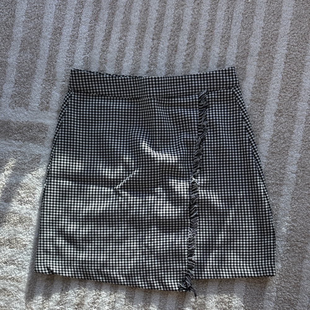 Pull & Bear Classic Black and White Houndstooth Skirt